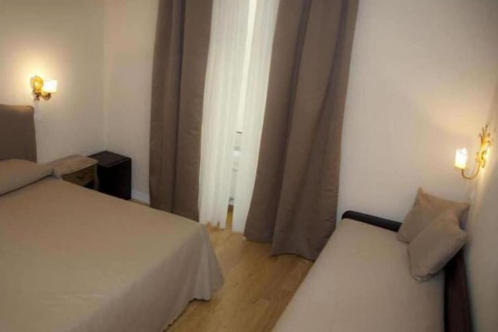 Room 15 of 32