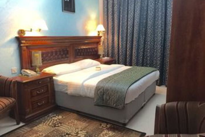 Room 8 of 17