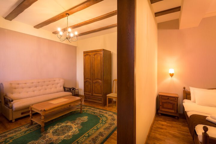 Room 4 of 60