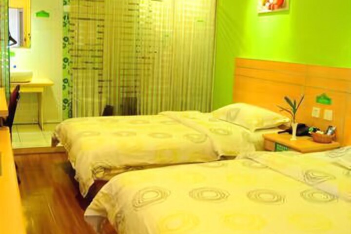 Room 5 of 7