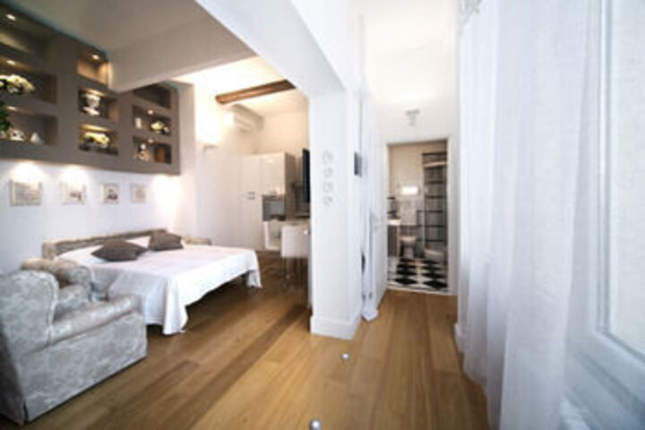 Room 83 of 161