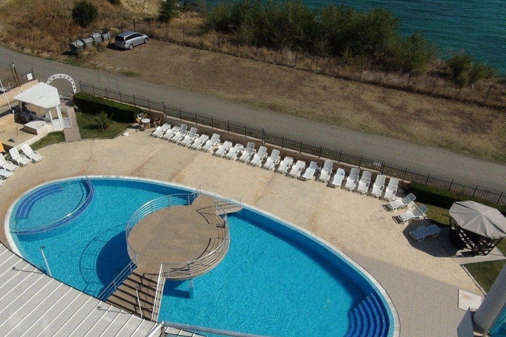 Pool 13 of 21