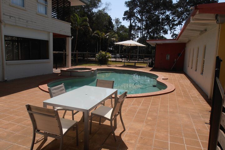 Pool 19 of 25