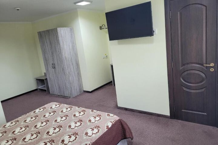 Room 10 of 73