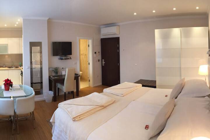 Room 19 of 98