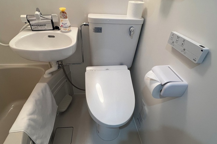 Room 7 of 9