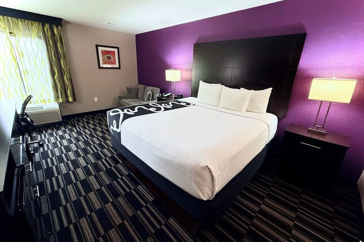 1 King Bed (19 of 21)