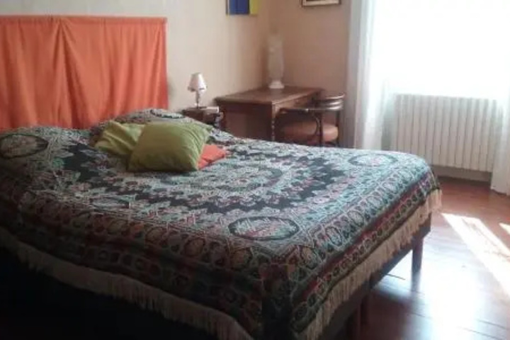 Room 6 of 12