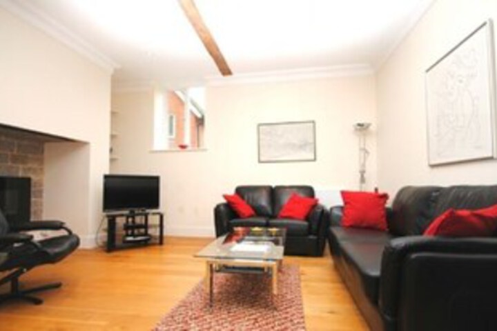 Room 11 of 28
