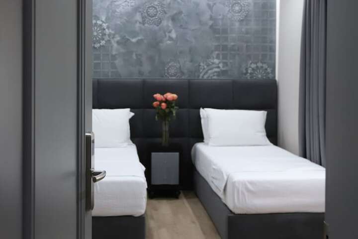 Room 19 of 121