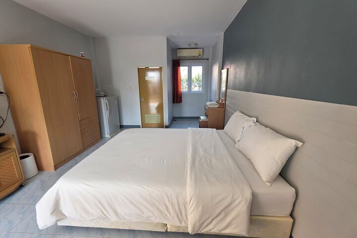 Room 10 of 27