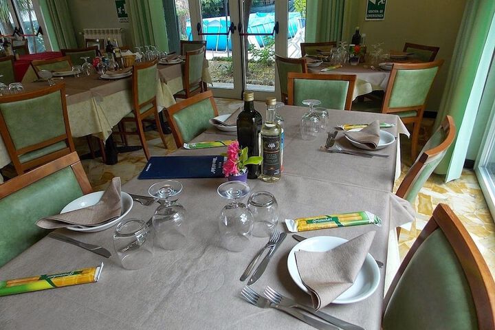 Dining 45 of 65
