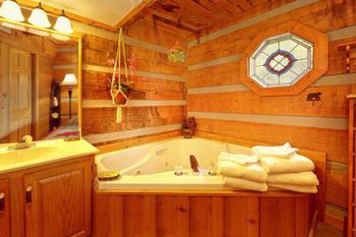Hot Tub 4 of 19
