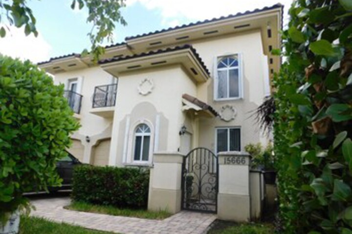 Hennessey House Florida in Miami, FL