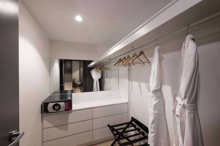 Room 8 of 65