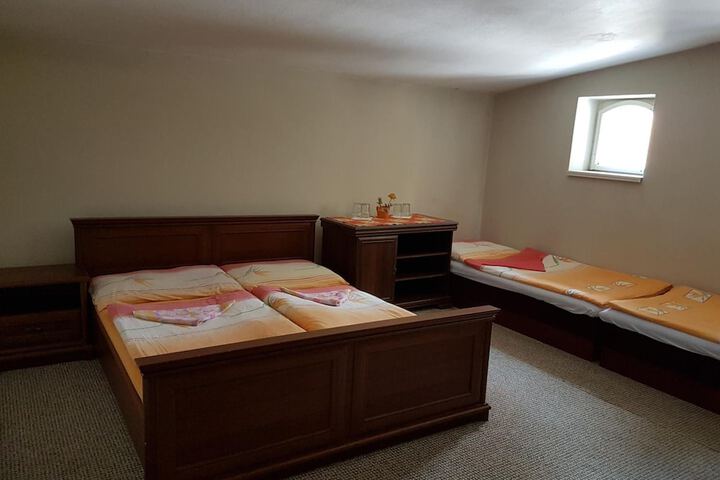 Room 9 of 35