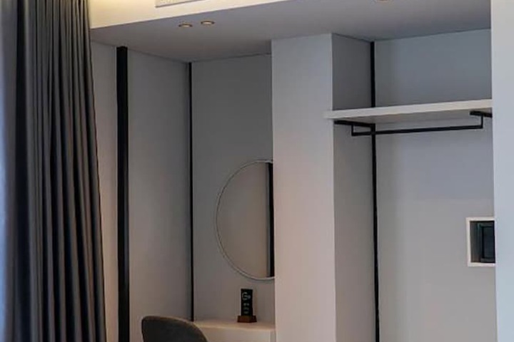 Room 10 of 34