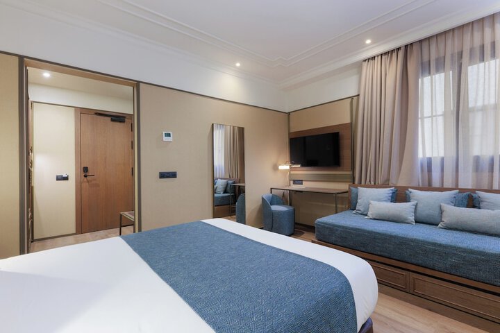 Room 15 of 103