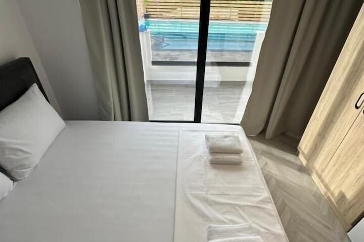 Room 12 of 96
