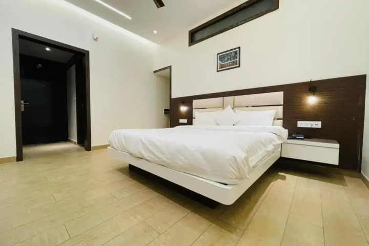Room 3 of 16