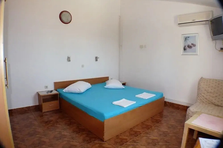 Room 3 of 15