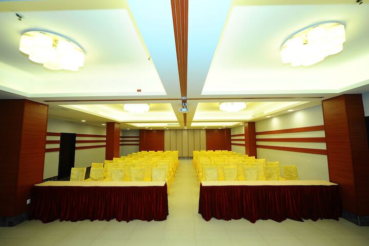 Ballroom/Hall 24 of 28