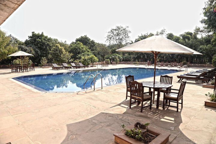 Pools & Facilities