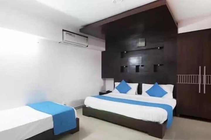Room 6 of 8