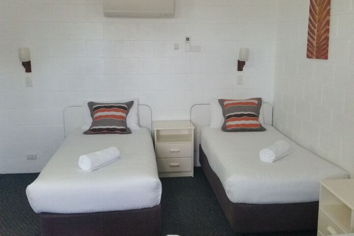 Room 6 of 79