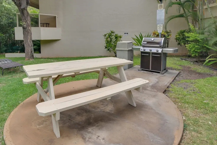 Steps to Beach: Kihei Studio w / Scenic Lanai!