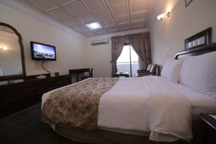 Room 17 of 54