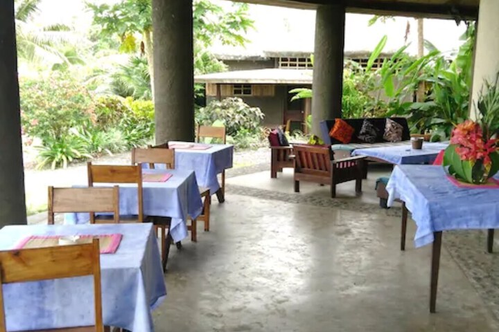 Dining 14 of 46