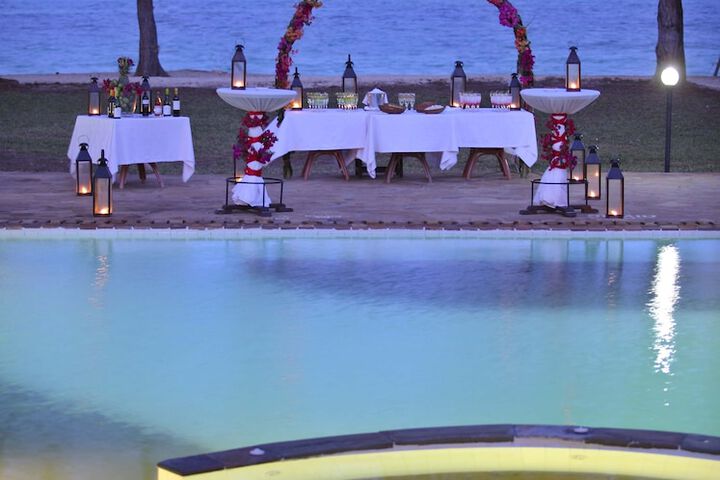 Hotel Pool