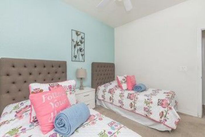 Room 10 of 25