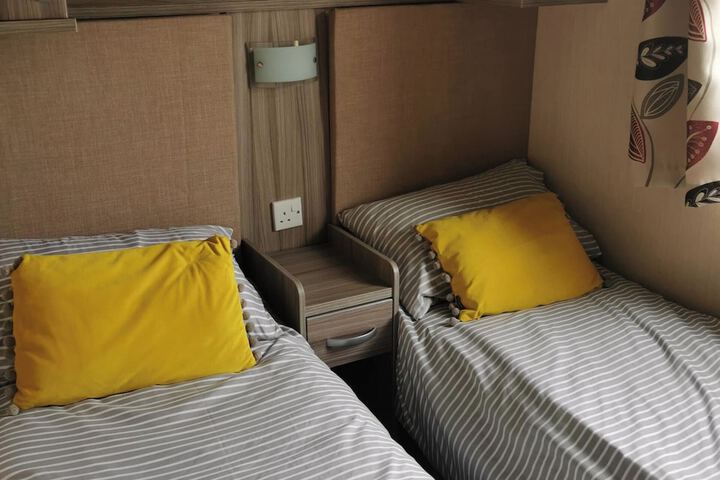 Room 2 of 10