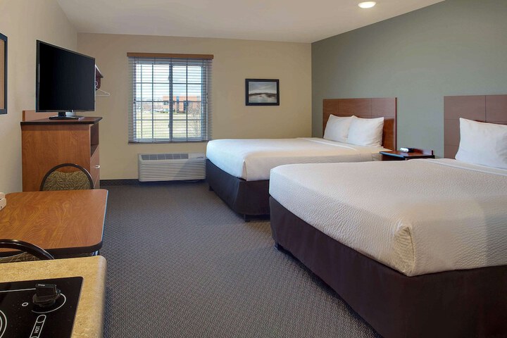 Queen Bed Accessible (5 of 10)