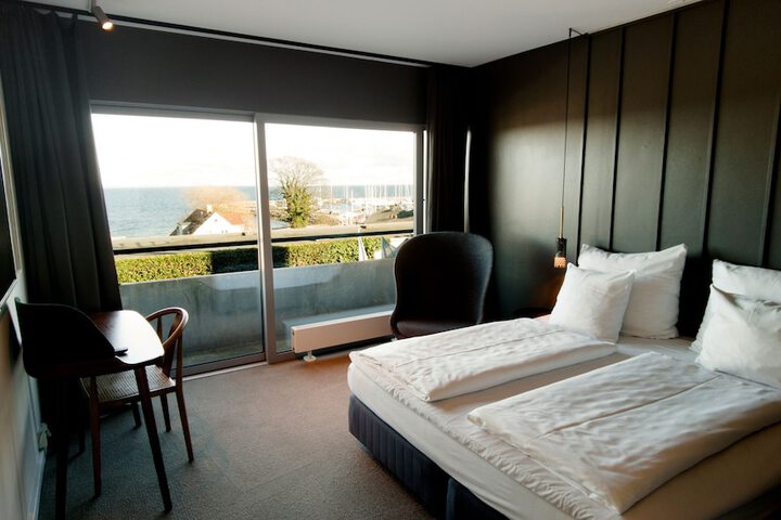 Room 32 of 85