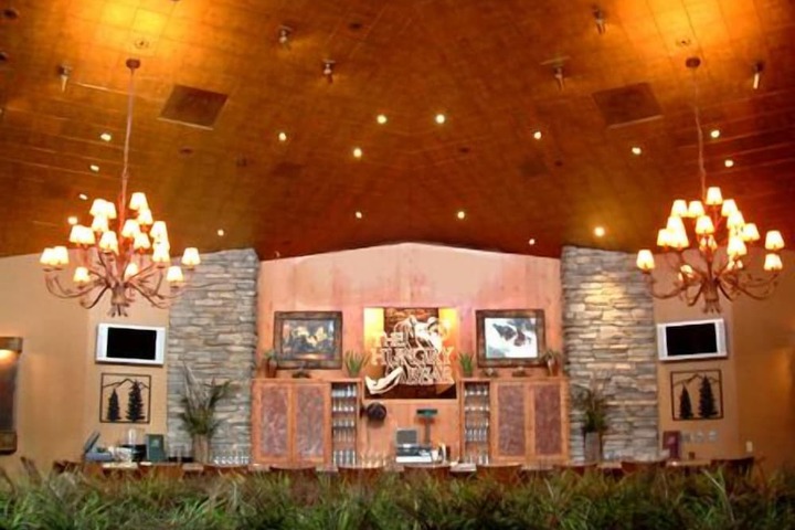 Lounge 21 of 23