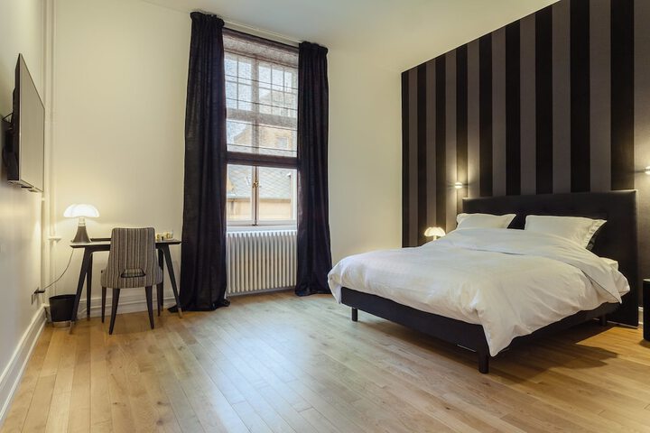 Room 5 of 33
