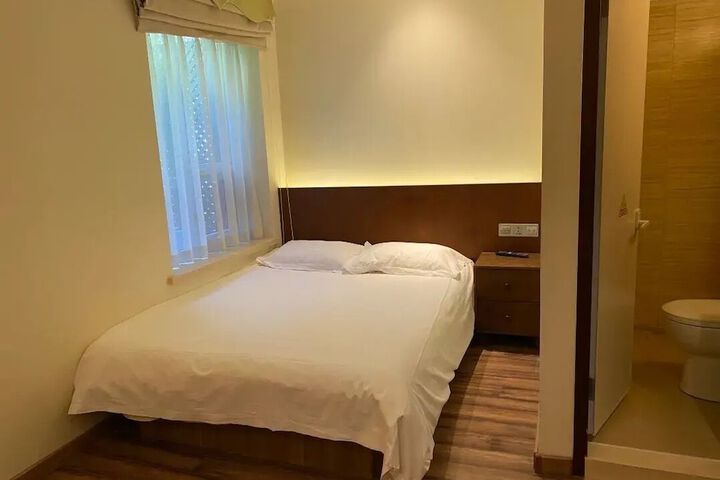 Room 12 of 91