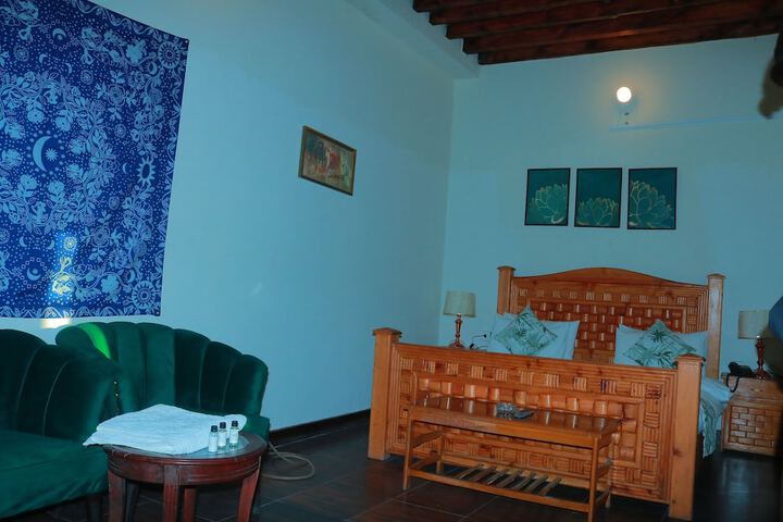 Room 6 of 11