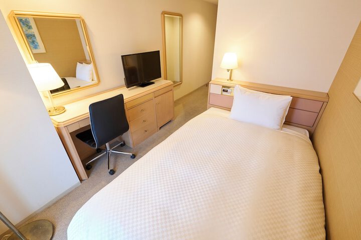 Room 7 of 60