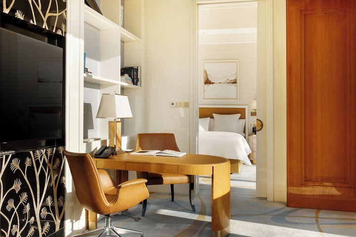 Room 27 of 86