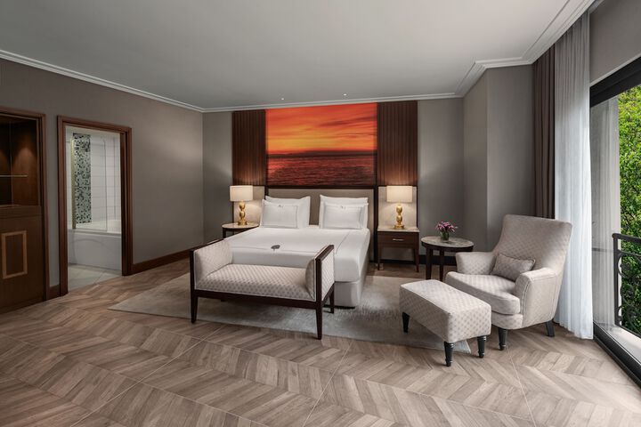 Room 10 of 76