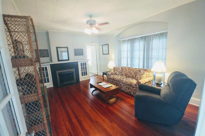 Room 6 of 19