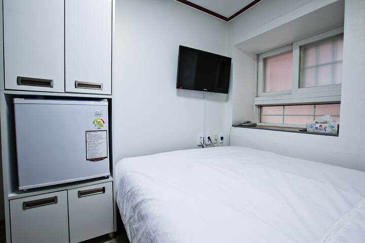 Room 4 of 42