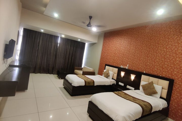 Room 12 of 15