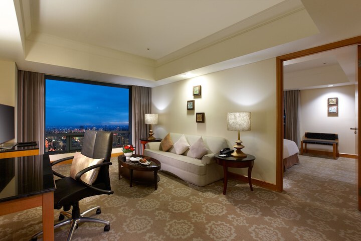 Room 10 of 36