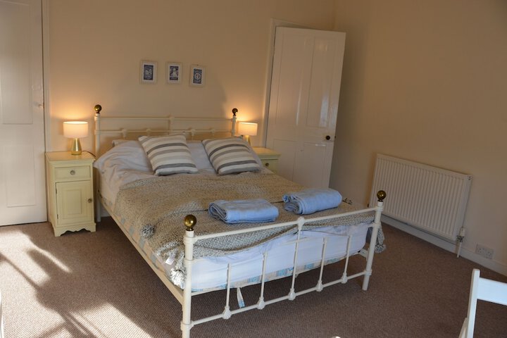 Room 2 of 18