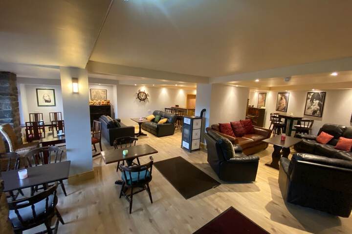 Lounge 42 of 47
